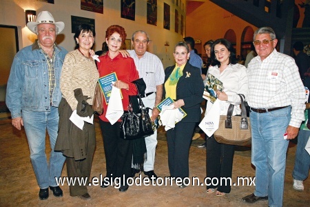 Antonio y Paty de Cofiño, Marcelo y Beba de Torres, Gaby Cofiño, Zaole y Alejandro Martínez.