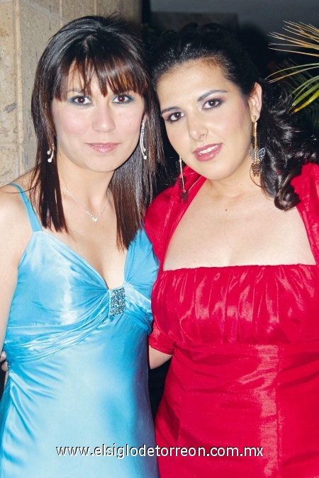Brindan por los novios
Daniela Diez y Aida Bada.
