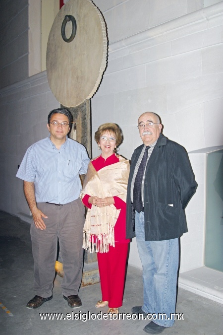 Roberto Nahle, Aurorita Máynez y Javier Moyssen.