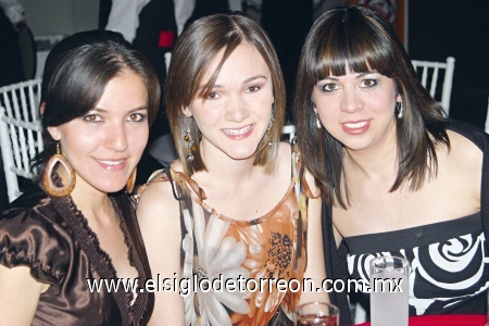 Muestra pictórica FENSA
Marcela Galindo, Carolina Olhagaray y Flavia Antion.