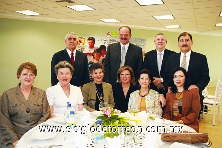 Celia de Iriarte, Moni de Ávila, María del Carmen de Garza, Paty de Villarreal, Amelia de Diaz Flores, Verónica de Wong Sánchez, Javier Iriarte, Roberto Villarreal, Ramón Ávila y Miguel Wong Sánchez.