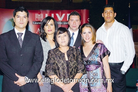 Zenorina Ramírez Directora de bachillerato, acompañada por el equipo de coordinadores: David González, Esther Castañeda, Carlos Márquez, Valeria Cano y Manuel Carrera.