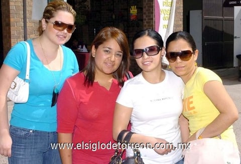 26032009 Paola Rivera, Cristy Goytia, Olga García y Paty Hernández.