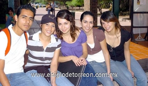 26032009 David Maldonado, Dany Núñez, Paulina Beltrán, Jaqueline Dajlala y Carla Macías.