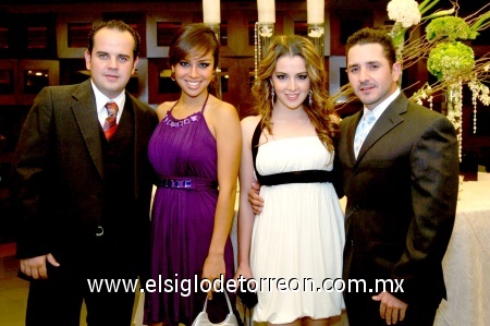 27032009 Disfrutaron de la fiesta.  Eduardo Flores, Natalia Ávalos, Norma Suárez y Roberto Sada.