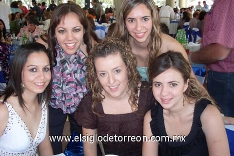 28032009 Judy, Loreley, Laura, Myri y Yunue se reunieron para estar presentes en reciente festejo.