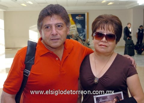 02042009 Javier y Lety Ramírez realizaron un viaje de placer con destino a Ixtapa.