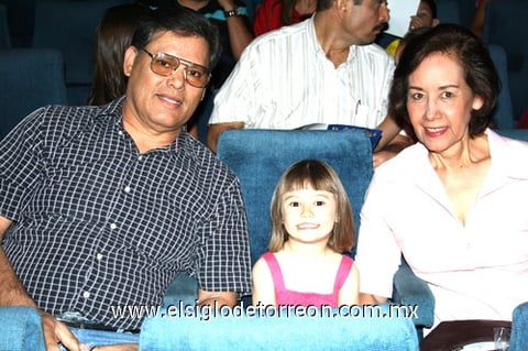 04042009 Arturo Santacruz de la Torre, Jovita Albarrán Santacruz y Paola Santacruz Albarrán.