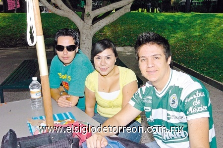 29032009 Manuel Flores, Valeria Facio y Mario Ramírez.