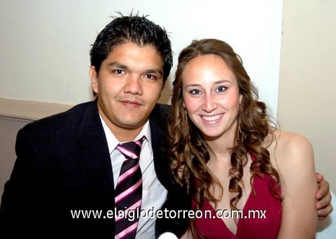 07042009 Adam Rivera y Diana Cortés, disfrutando de una grata celebración.