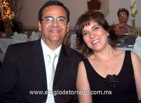 07042009 Rodolfo Javier Rivera Rodríguez y Tere Quiñones de Rivera, en un banquete de bodas.