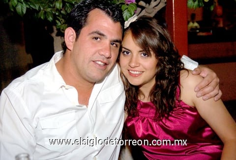 08042009 Paty de Bazán y José Luis Bazán, anfitriones de la fiesta.