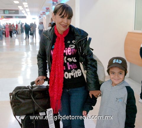 09042009 Emilia y Santiago llegaron procedentes de la Ciudad de México para pasar unos días de descanso.