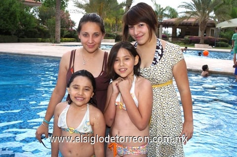 13042009 Ely, Caro y Paulina de Lara y Mariana Mendoza.