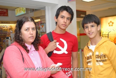 13042009 Socorro García Padilla, Édgar y Enrique Becerril García llegaron de visita procedentes de la Ciudad de México.