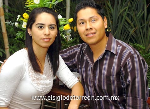 16042009 Edith González y Asael Guerrero captados en conocido restaurante.