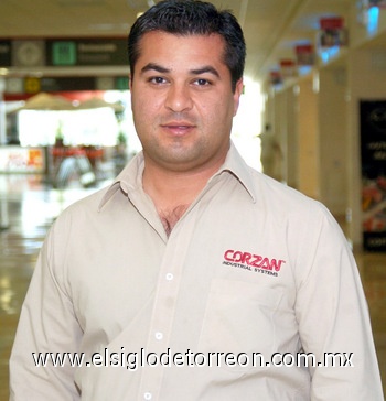 16042009 Hugo Quezada llegó a Torreón procedente de Ciudad Juárez.