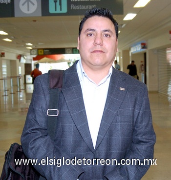 16042009 Víctor Torres llegó a La Laguna procedente de Ciudad Juárez.