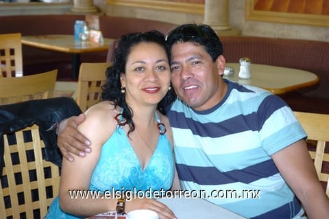 17042009 Inés del Carmen Vázquez y Humberto Valdez. EL SIIGLO DE TORREÓN/JAIME DE LARA