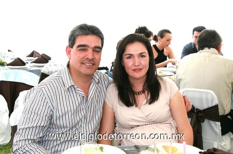 18042009 Ángel Morales Salazar y Dalia María Mijares de Morales.