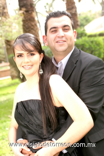 18042009 Nohemí Pámanes González y Ricardo Stackpole Acosta.