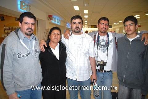 20042009 Bernardo Galindo regresó a Chicago y fue despedido por la familia Galindo.