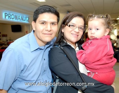 22042009 Alberto Romero, Olga Quiroz y Ana Lucía Romero viajaron a Sinaloa.