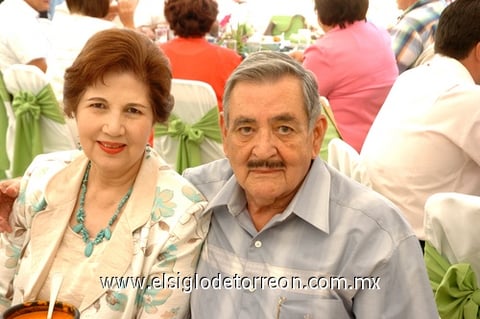 24042009 Nydia de Díaz de León y Carlos Díaz de León.