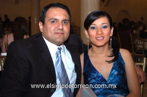 27042009 Carlos Mota Méndez y Érika de Mota asistieron a reciente recepción nupcial.