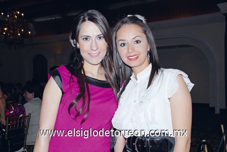 Karina Gómez y Laura Askins.
