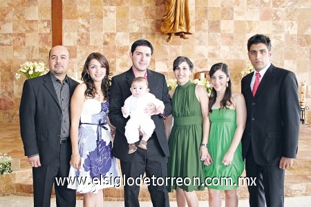 Nuevo cristiano
Habib Saeb Chaman junto a sus padres Gilberto y Zahy y sus padrinos Francisco y Elvira Escalera, Said Chaman Alonso y Luisa Chaman Cuerda.