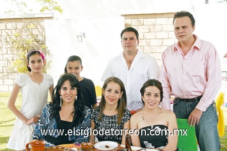 Familiares y amigos de la pareja conformada por Manuel y Diana de De la Parra, asistieron al bautizo de la pequeña Camila De la Parra Carrete