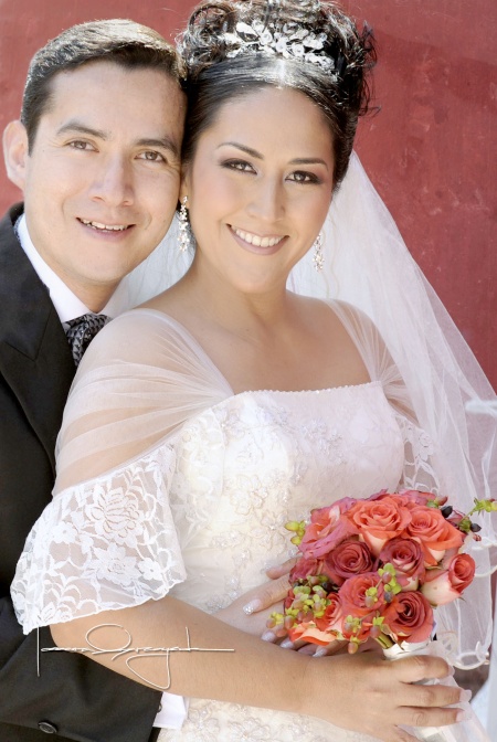Sr. Óscar Cisneros Sánchez y Srita. Minerva García Treviño el día que contrajeron matrimonio en la Hacienda Los Ángeles el sábado 21 de febrero de 2009. 

Estudio Laura Grageda