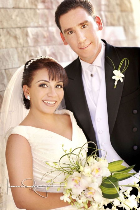 Sr. Manolo Cuerda Salazar y Srita. Claudia Alessandra Hernández de la Peña contrajeron matrimonio en la parroquia de La Inmaculada Concepción el sábado 21 de marzo de 2009. 

Estudio Laura Grageda