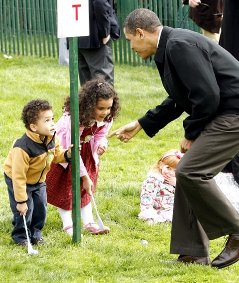 En un principio Obama sólo pudo saludar a la multitud, debido a que el sistema de altavoces no funcionó, pero pidió ayuda y finalmente el sistema operó.
