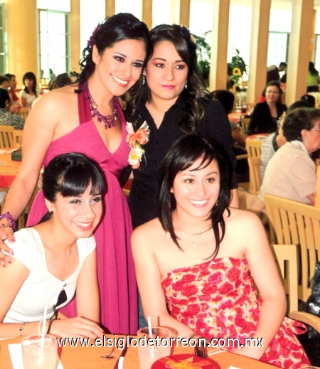 02042009 Cecy Limones en su despedida de soltera junto a Ilse Cisneros, Nadia Facio y Conchita Limones.