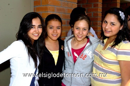 05042009 Miriam González, Estefanía Rosas, Andrea Herrera y Andrea Laddaga.