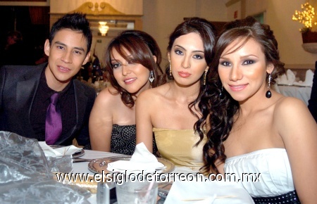 07042009 Ángel, Valeria, Flor y Alejandra.