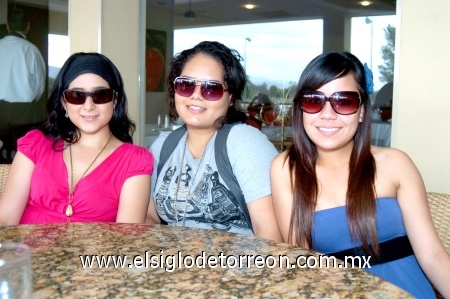 12042009 Cinthia, Karina y Alia.