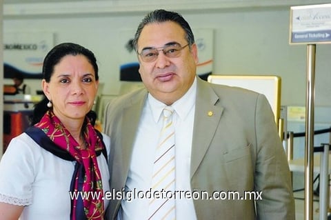 04052009 Leticia Cruz de Alcántara y Reginaldo Alcántara.