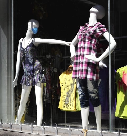 Cubren a los maniquies de la infleunza.