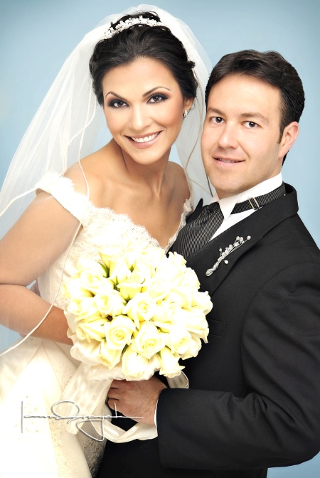 Ing. Armando Cárdenas y Lic. Lizeth Ontiveros contrajeron sagrado matrimonio en la parroquia de San Pedro Apóstol el sábado 14 de marzo de 2009.

Estudio Laura Grageda