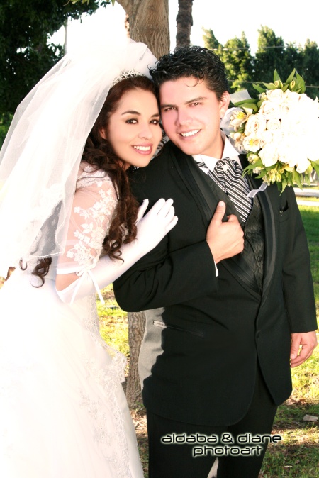 Sr. Miguel Vázquez Marín y Srita. Kenia Macías López contrajeron nupcias en la Décima Iglesia Apostólica de Cristo Jesús el sábado 14 de marzo de 2009.

Aldaba & Diane Fotografía