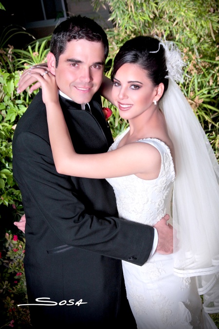 Lic. Paulo Humberto y Srita. Blanca María contrajeron matrimonio en la parroquia Los Ángeles el viernes 27 de marzo de 2009.

Studio Sosa