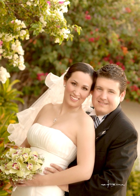 Sr. Carlos Uriel Noyola Cosío y Srita. Chelito Macías González contrajeron nupcias en la parroquia de La Medalla Milagrosa el sábado 28 de marzo de 2009.

Maqueda Fotografía