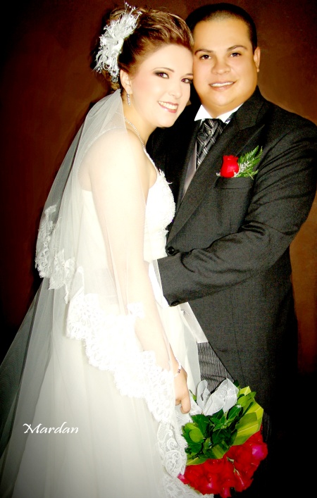 Ing. Iván Eduardo Alvarado Fuentes y Srita. Lic. María Elena Valdés López unieron sus vidas en sagrado matrimonio en la capilla del Santo Cristo el sábado 18 de abril de 2009.

Estudio Mardan