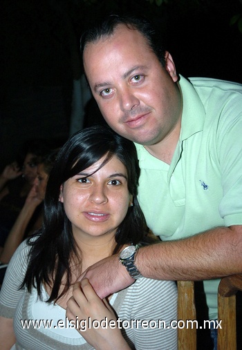 08052009 César Dovalí y Cynthia de Dovalí disfrutaron de reciente evento.