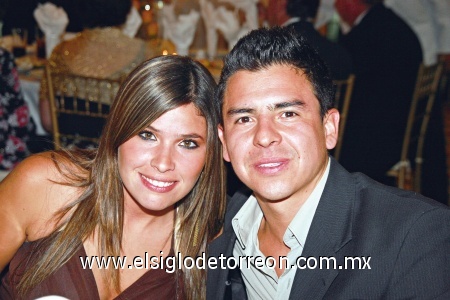 Gabriela Escobosa y Christian Vizzuett.