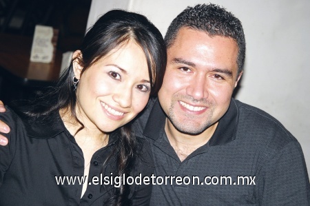 Perla Baena y Tony Cabrera.