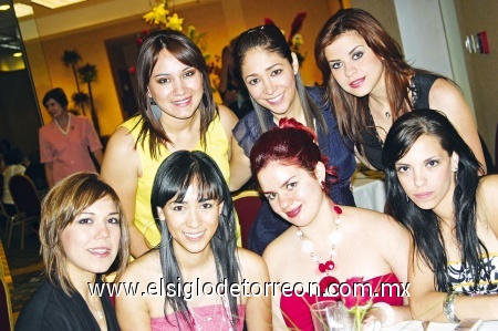 Sofía Pámanes, Daniela Wong, Eliza Rodríguez, Stefanía Cardia, Cristina Oviedo, Martha de Martínez y Fabi Yáñez.